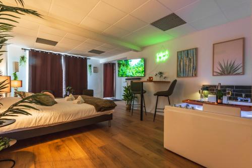 Pezsgőfürdő, La Petite Jungle Romantique - Balnéo et Détente (La Petite Jungle Romantique - Balneo et Detente) in Schweighouse Sur Moder