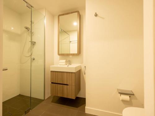 CBD 3B2B Suite near everything with Parking and Balcony - Tap to explore photos