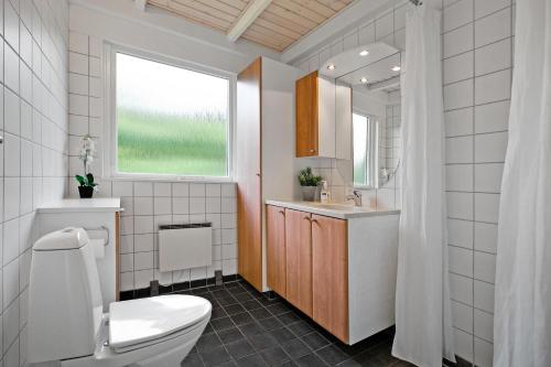 Five-Bedroom Holiday Home image 5