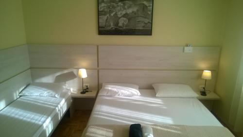 Double Room image 10