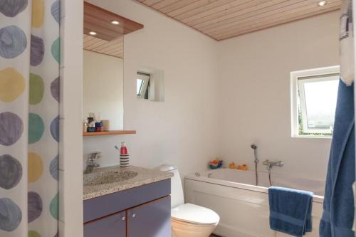 Four-Bedroom Holiday Home image 8