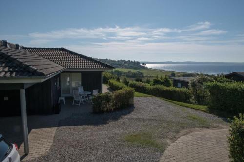 Four-Bedroom Holiday Home image 5
