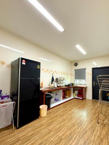 Kitchen, Happy Guest House Nibong Tebal 开心民宿（高渊） in Nibong Tebal