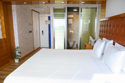 Continent Hotel Atasehir - image 8