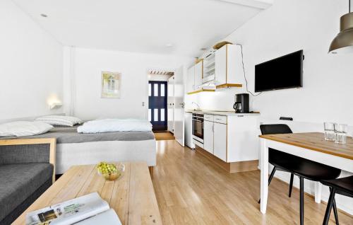Awesome Apartment In Nexø With Wifi in Snogebaek