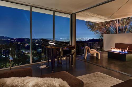 Eterne by Stay Awhile Villas in Los Angeles, USA