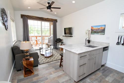 Tiny House #4, Orderville (photo 8)