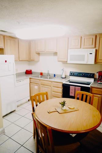 Condo with pool near Dollywood in Pigeon Forge, USA