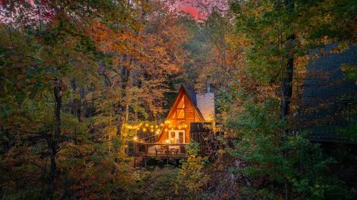3 Miles to Gsmnp & Dtwn Good Views HotTub A-Frame in Gatlinburg, USA