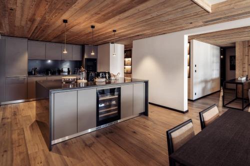 Antares SIRIUS 502 - Spacious rooftop ski inski out apartment in Meribel Center