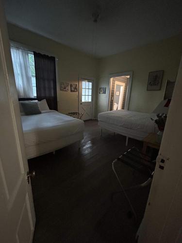 Pretty Peach Palace-Historic Mins to Downtown - image 12