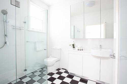Funky Inner West Studio with Private Patio - image 8