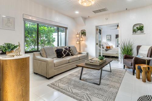 The Peacock Bungalow Near Fort Lauderdale Beach! in Fort Lauderdale, USA