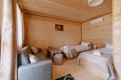 2 twin beds, 1 sofa bed