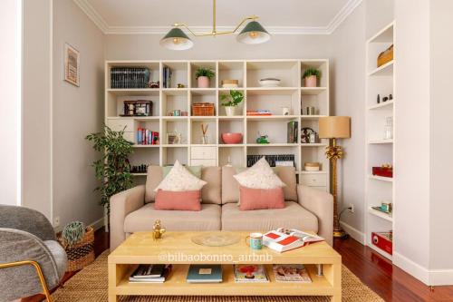 BilbaoBonito 5min Guggenheim I 2Bdrm I EXT I Quiet & Central I Pking, Bilbao