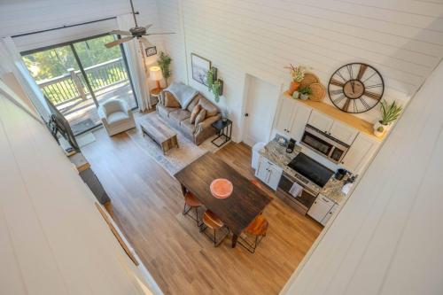 Lakeview Cabin, Hot Tub, Game Rm in Dandridge, USA