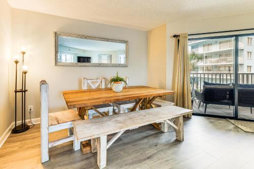 Steps to Beach Indian Shores Condo with Balcony! in Clearwater Beach, USA