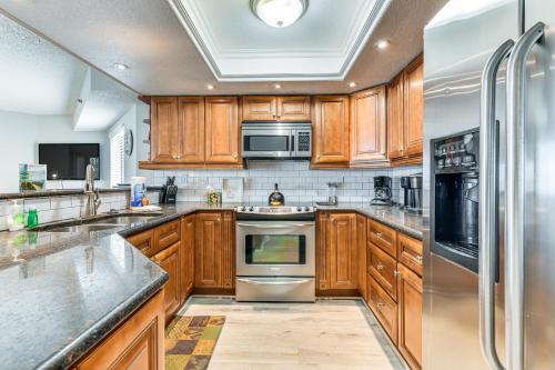 Steps to Beach Indian Shores Condo with Balcony! in Clearwater Beach, USA