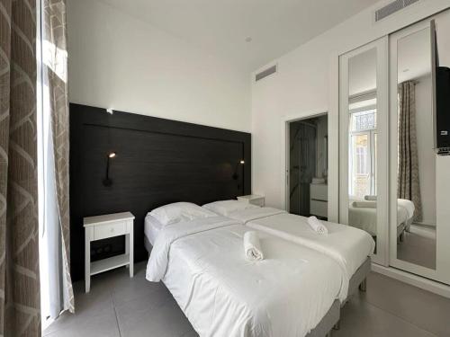 Apartment room in B080- À l'étroit à l'hôtel Bienvenue chez nous