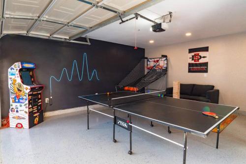 SDSU and Downtown Less Than 10 Min, Game Room, and Fire Pit in La Mesa, USA