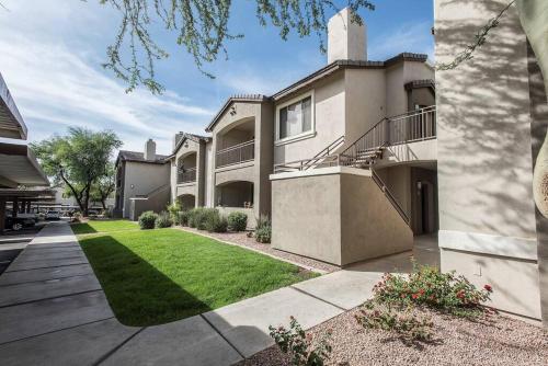 Modern 3-BR Condo in North Scottsdale