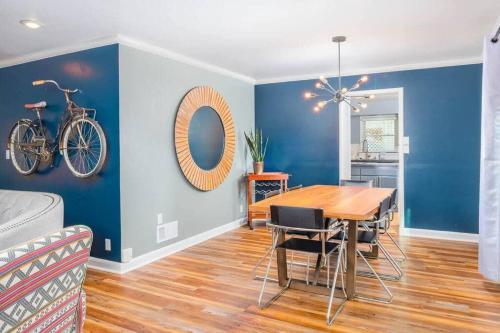 Retreat on River Drive in Appleton, USA