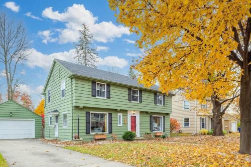 Retreat on River Drive in Appleton, USA