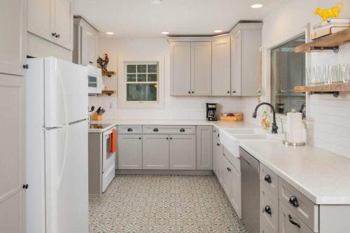 -Brick House Charm - 4 br 3 bath in Appleton, USA