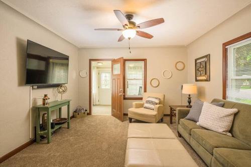 -5 Star Suite Spot - Sleeps 7 3 BR Full Remodel in Appleton, USA