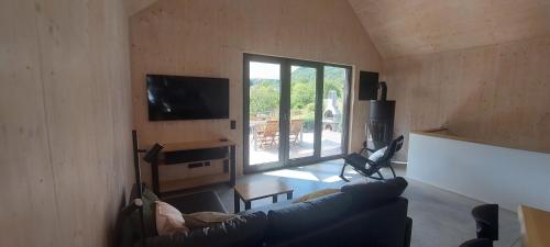 Koplietošanas atpūtas telpa ar TV, Laerchenloft in Schonau Pfalz