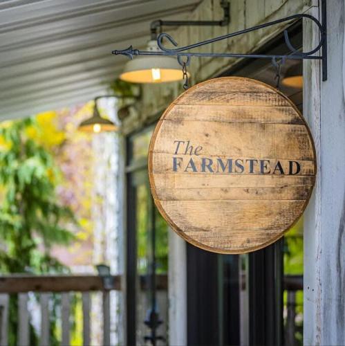 -Urban Farmstead & Rec Barn in Appleton, USA