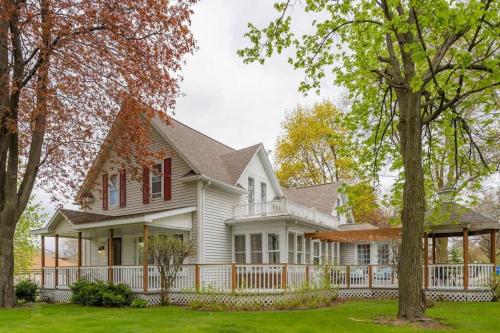 -Urban Farmstead & Rec Barn in Appleton, USA