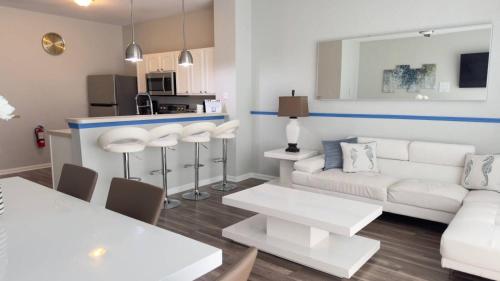Townhome near Disney with private pool