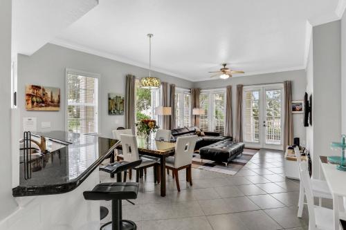 Reunion Retreat: Spacious Condo Near Disney Parks thumb 3