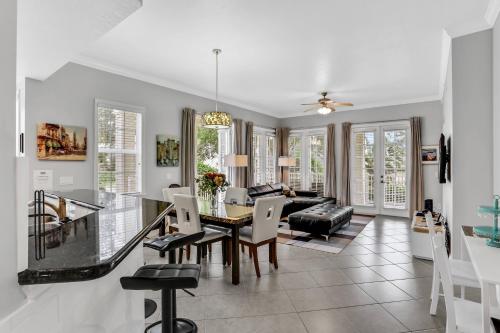 Reunion Retreat: Spacious Condo Near Disney Parks thumb 4