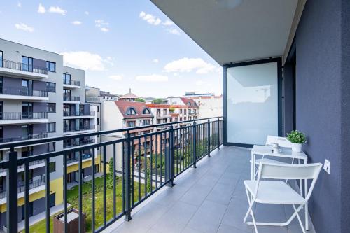 Central - Free Parking - Large Balcony - image 11