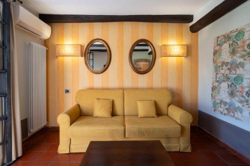 1 queen bed, 1 sofa bed