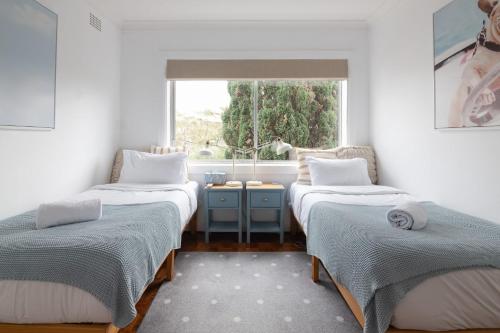 Beachside Clovelly Living w Parking 50m to Beach - image 7