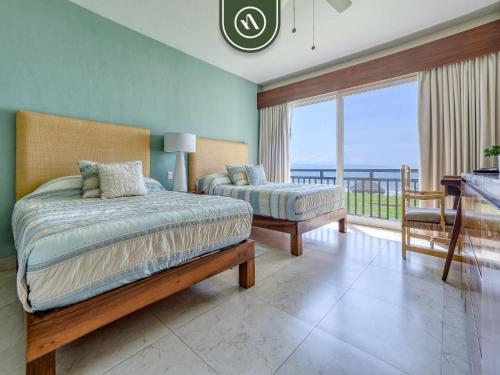 Oceanview 4 BR Condo - Pool - Beach - Terrace in Mezcales, Mexico