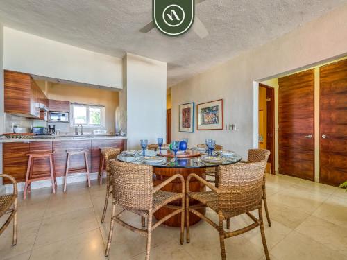Oceanview 4 BR Condo - Pool - Beach - Terrace in Mezcales, Mexico