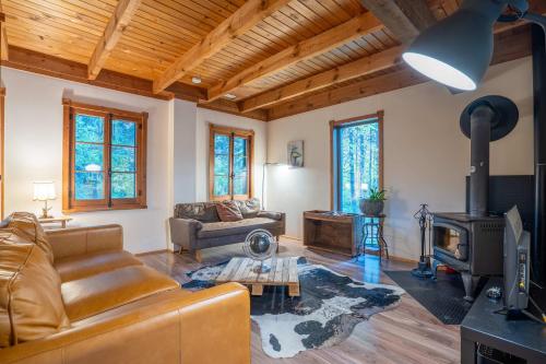 Au Chic Chalet des Chutes Chic Chalet in Lac-Rocher (QC)