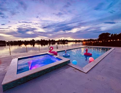 Miami Lakefront Paradise Heated Pool 5 Beds in Miami, USA