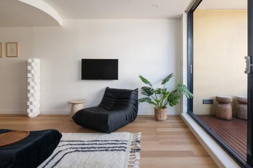 The Icon Surry Hills Stylish 1Bed w Parking - image 3