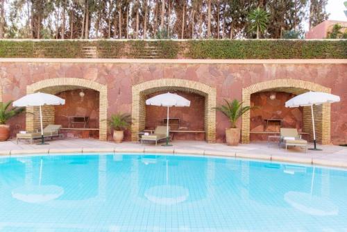Super cosy fully equip - pool - prox. M Avenue - image 3