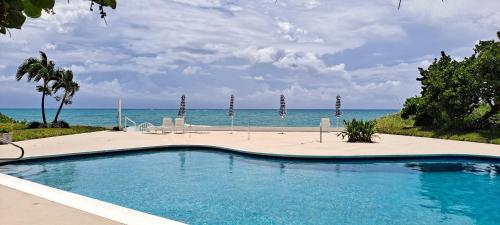 Newly Remodeled Luxury Beachfront 2-Bedroom Condo in ฟรีพอร์ท