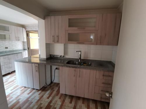 Habitación grande baño en suite privado (Habitacion grande bano en suite privado) in 콘셉시온