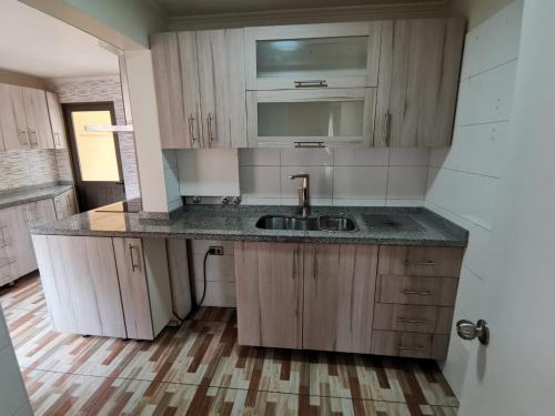 Habitación grande baño en suite privado (Habitacion grande bano en suite privado) in 콘셉시온