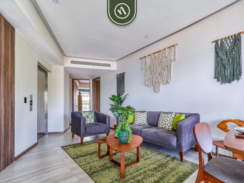 Beachfront 2BR Condo - Pools - Beach - Gym in Cruz de Huanacaxtle, Mexico