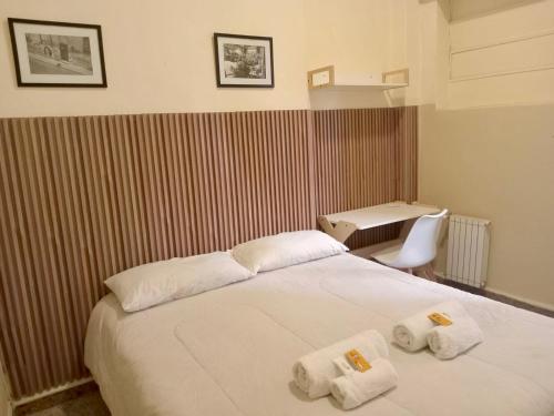 Double Room with Shared Bathroom image 4