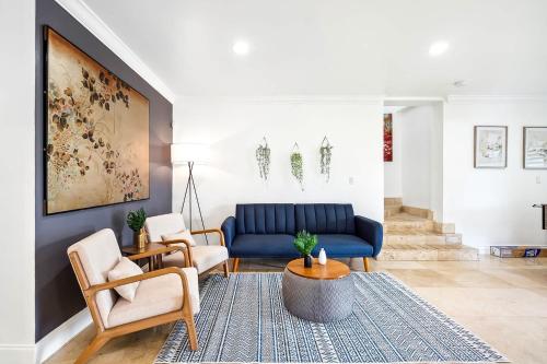 6-BD 3-BA Dreamy Vacation Retreat in Coral Terrace in Coral Terrace